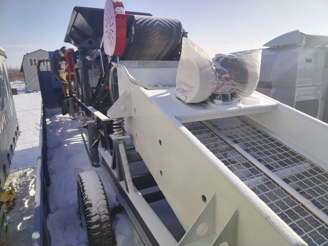 Дробильно-сортировочный комплекс ZPE2400 с щековой дробилкой PE-250х400 на колесном шасси с генераторной установкой и грохотом